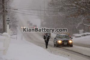 برف در سربالایی 300x201 آموزش رانندگی در برف و نکات ایمنی خودرو در زمستان
