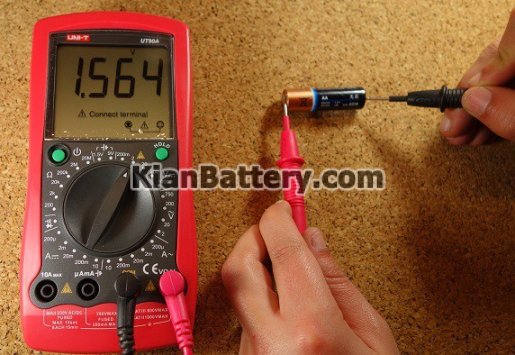 اندازه‌گیری ولتاژ دو سر باتری